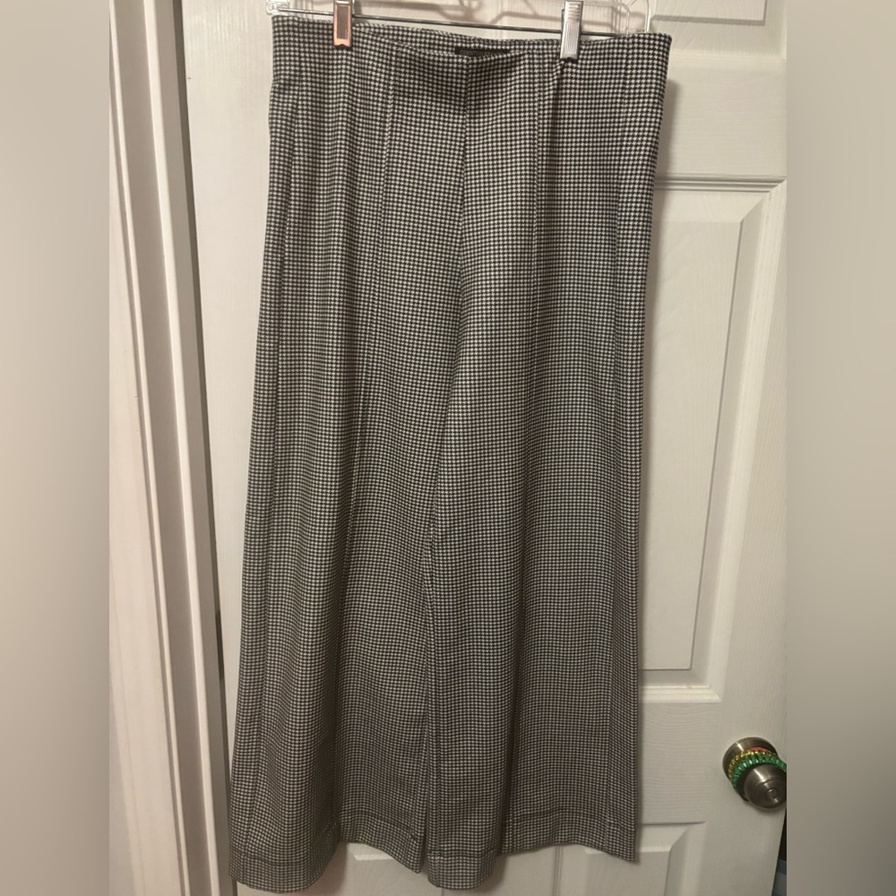 Classic Black and White Houndstooth Barrel Leg Pants